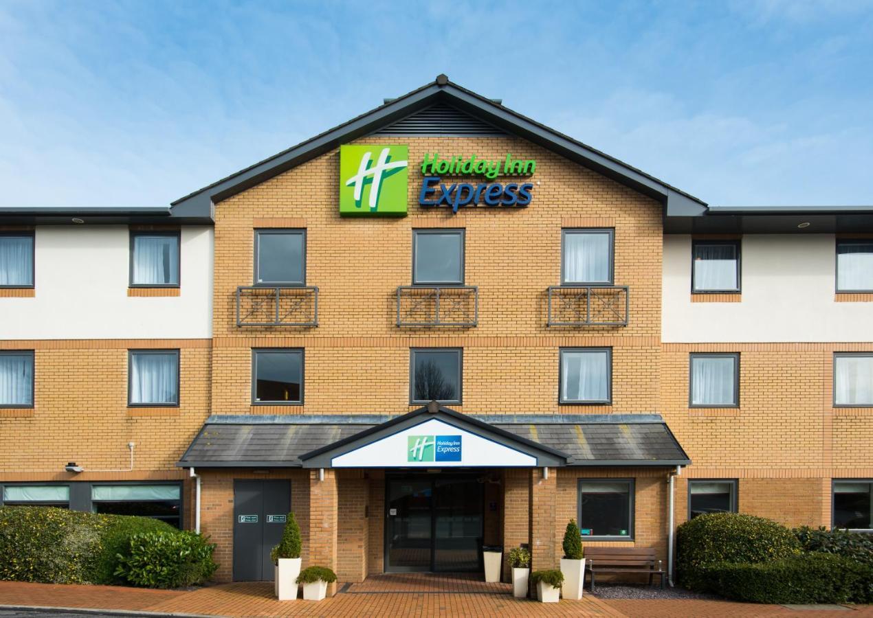 Holiday Inn Express Swansea East By Ihg Exterior foto