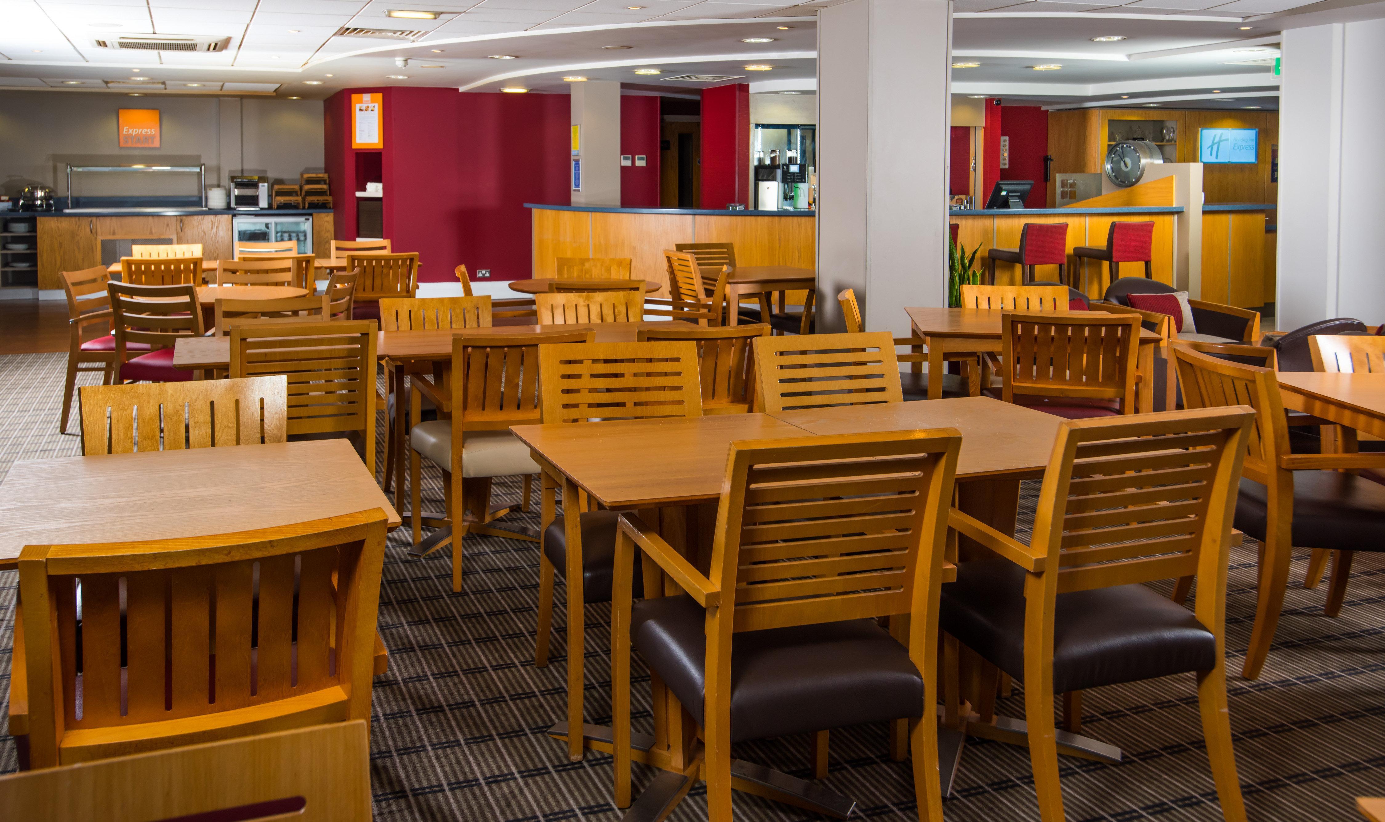 Holiday Inn Express Swansea East By Ihg Exterior foto