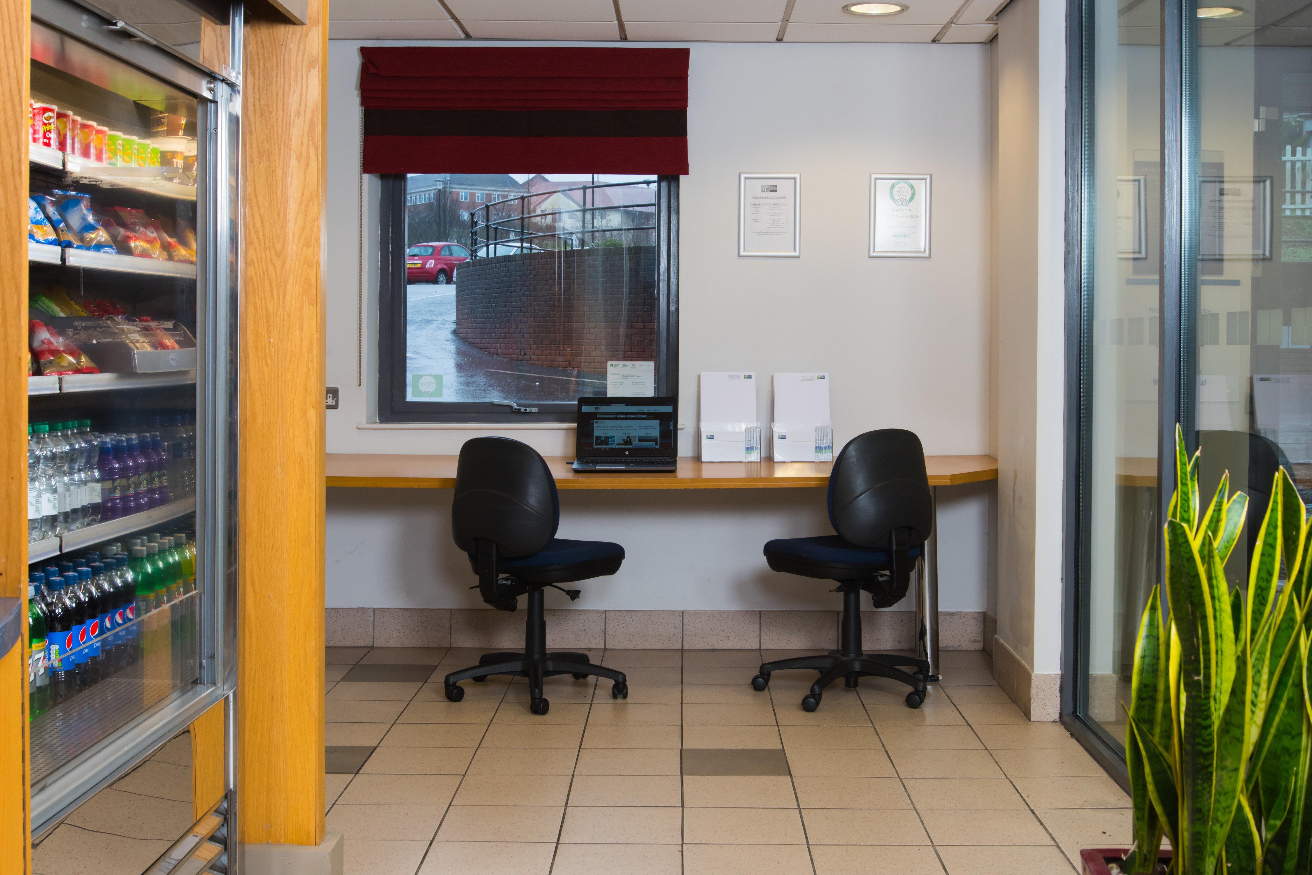 Holiday Inn Express Swansea East By Ihg Exterior foto