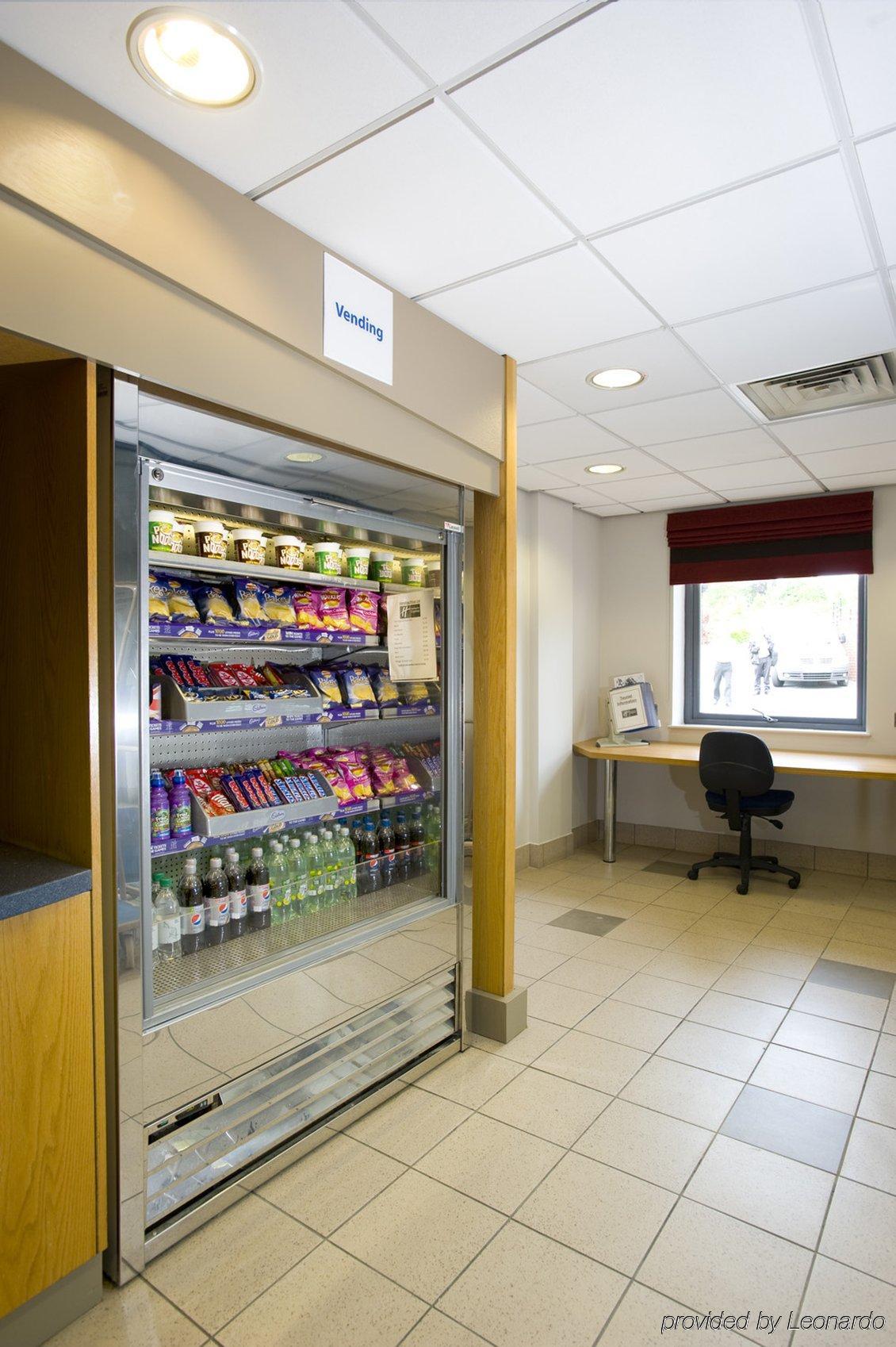 Holiday Inn Express Swansea East By Ihg Exterior foto