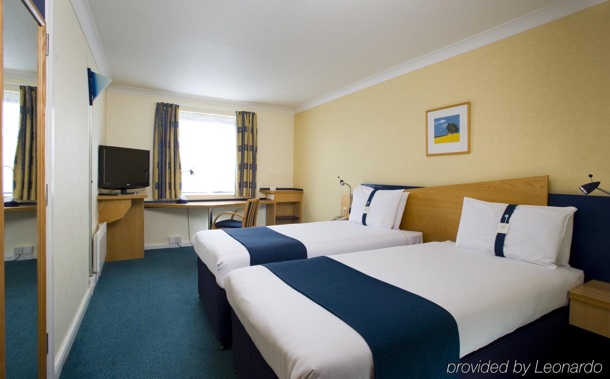 Holiday Inn Express Swansea East By Ihg Exterior foto