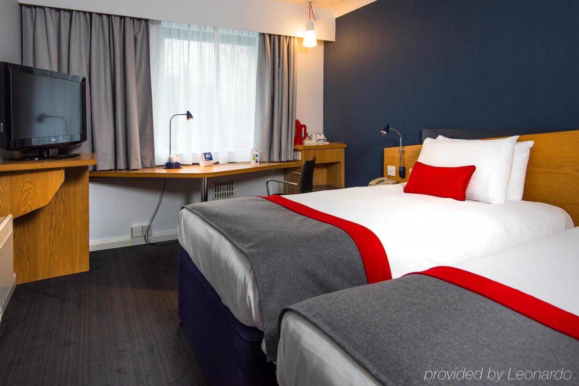 Holiday Inn Express Swansea East By Ihg Exterior foto